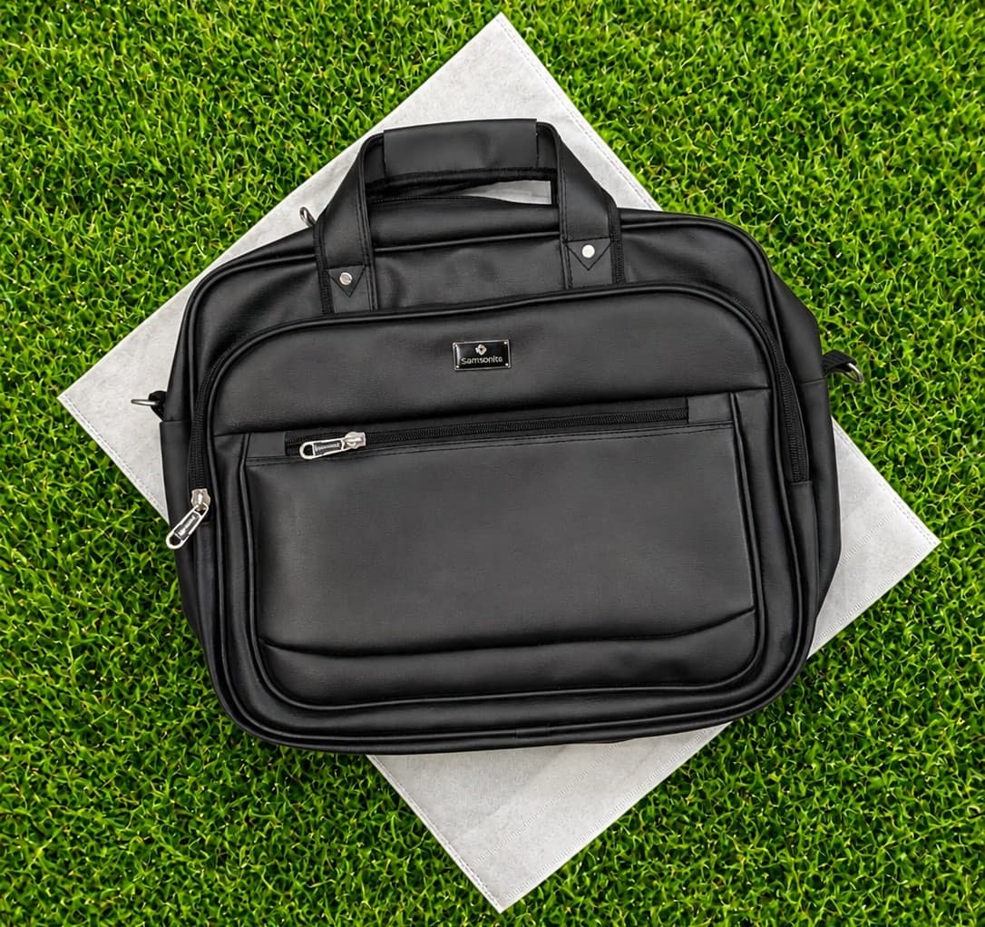 Black leather-look laptop briefcase - photo 1